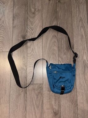 MEC Mountain Equipment CO-OP Crossbody Shoulder Bag